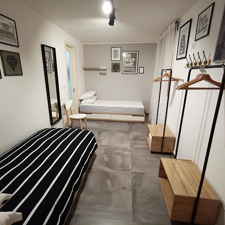 The Black Dog House Валенцано Екстериор снимка