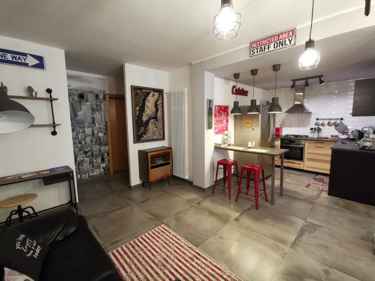 The Black Dog House Валенцано Екстериор снимка