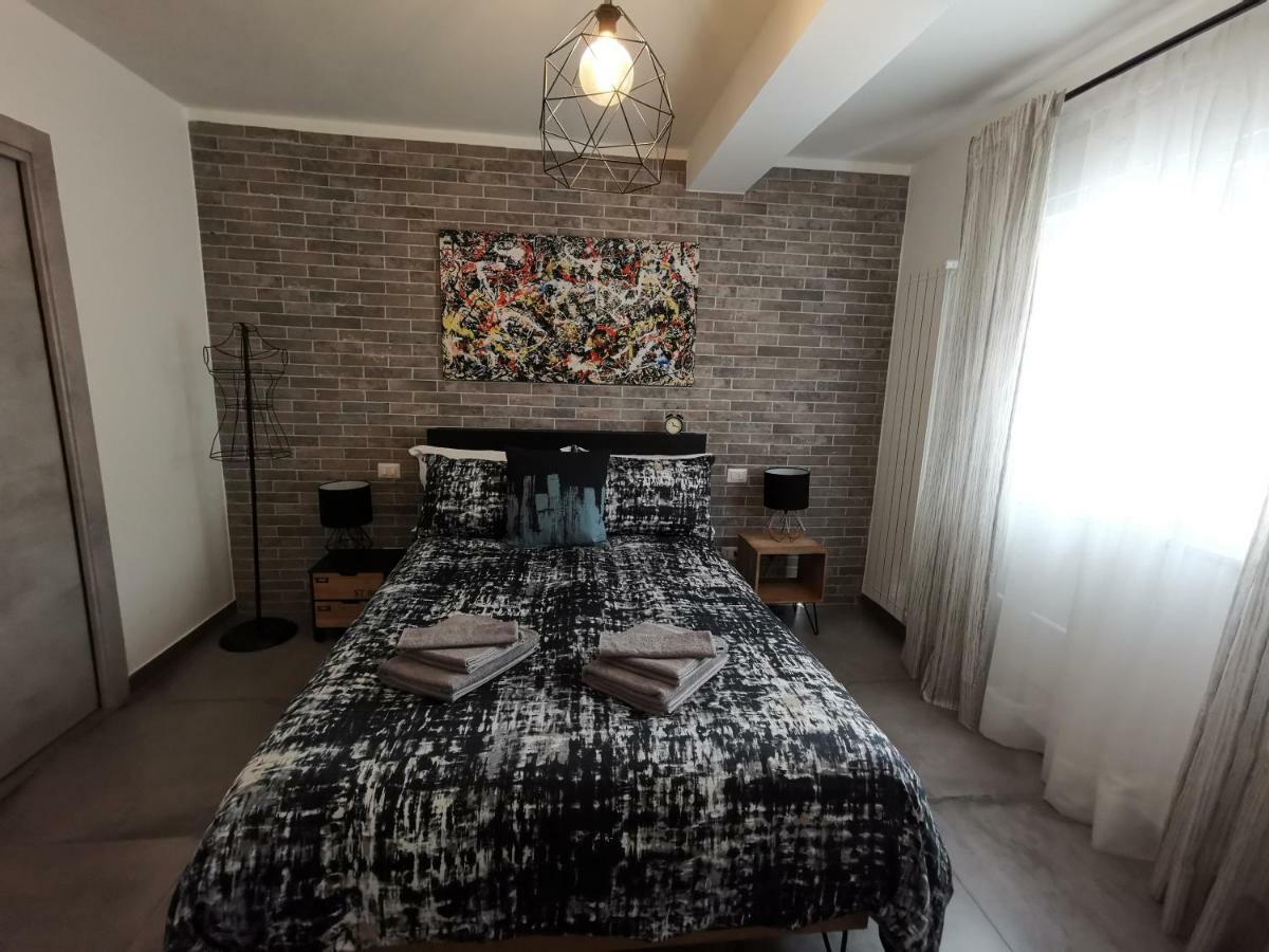The Black Dog House Валенцано Екстериор снимка
