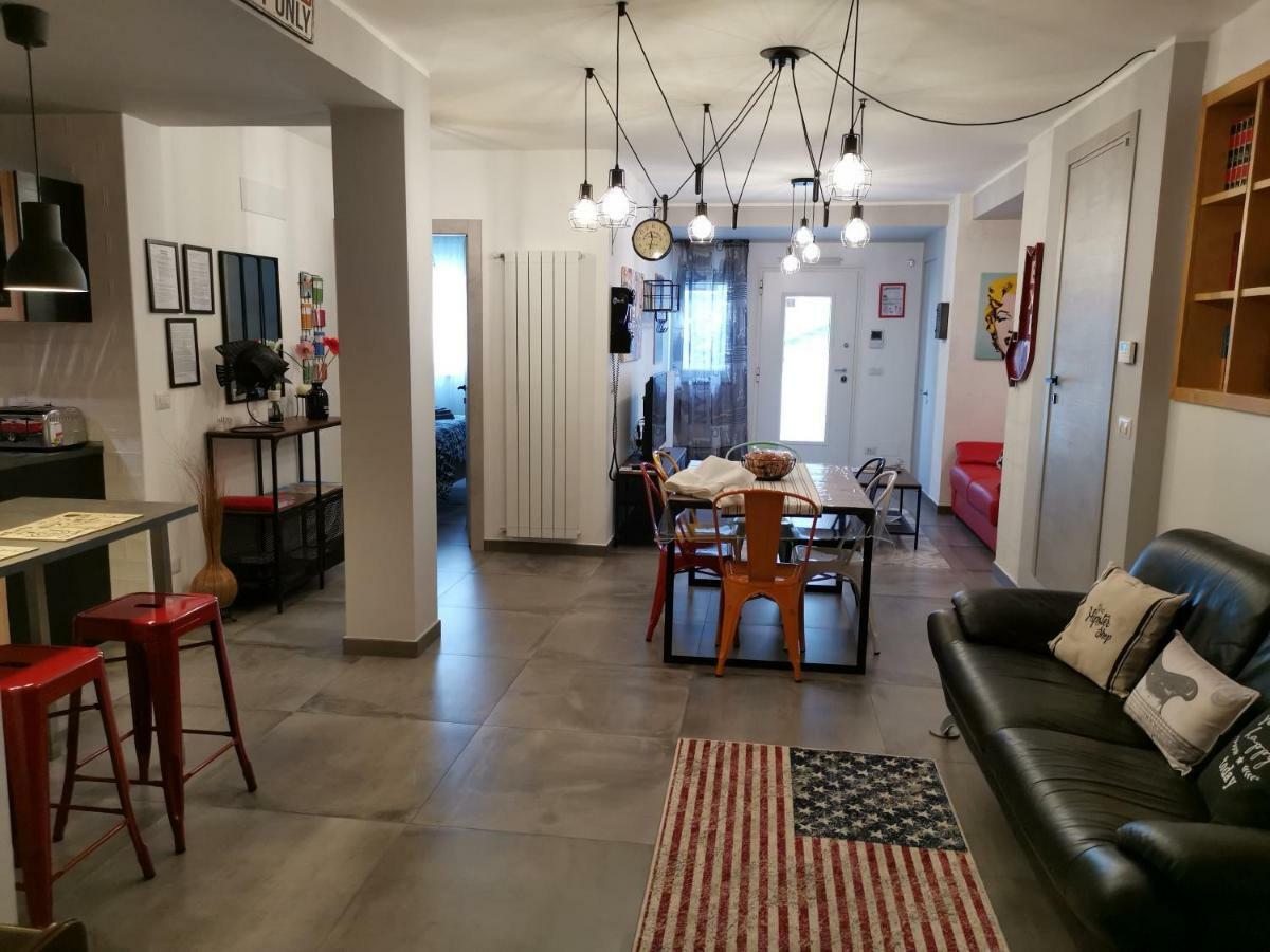 The Black Dog House Валенцано Екстериор снимка